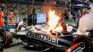 Fuego en el monoplaza de Pierre Gasly durante los segundos entrenamientos libres del GP de Singapur.