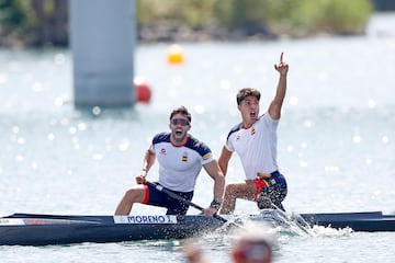 Joan Antoni Moreno (delante) y Diego Domínguez, exultantes tras conocer que eran bronce.