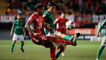 Futbol, Audax Italiano vs Nublense.
Fecha 26, campeonato Nacional 2023.
El jugador de Audax Italiano Oliver Rojas, derecha, disputa el balon con Ismael Sosa de Nublense durante el partido de primera division realizado en el estadio Bicentenario La Florida en Santiago, Chile.
08/10/2023
Felipe Zanca/Photosport

Football, Audax Italiano vs Nublense.
26th turn, 2023 National Championship.
Audax Italiano's player Oliver Rojas, right, vies for the ball against Ismael Sosa of Nublense during the first division match at the Bicentenario La Florida stadium in Santiago, Chile.
08/10/2023
Felipe Zanca/Photosport