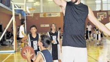 <b>UN ÍDOLO. </b>Pau Gasol es uno de los grandes reclamos de la Selección en su reto de enganchar a la afición.