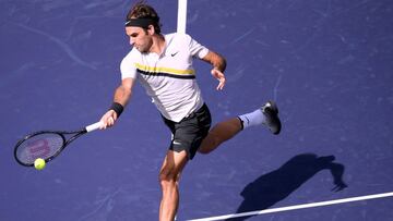 Federer fulmina a Krajinovic en su tercer día seguido de juego