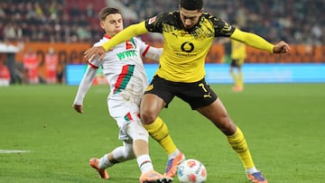 Jobe Bellingham durante el partido de Bundesliga contra el Augsburgo.