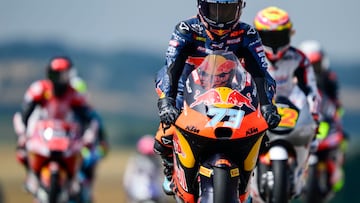 Valentin Perrone lidera la parrilla de Moto3 con la pole en el GP de Austria.