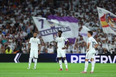 Tristeza de los jugadores del Real Madrid tras el gol del R. C. D. Mallorca.