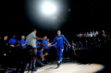 El jugador esloveno de los Dallas Mavericks ha empezado la temporada de la NBA como una moto. Anotando 34 puntos y llevándose la victoria.