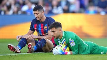 BARCELONA, SPAIN - DECEMBER 31: Robert Lewandowski of FC Barcelona reacts after Alvaro Fernandez of RCD Espanyol makes a save during the LaLiga Santander match between FC Barcelona and RCD Espanyol at Spotify Camp Nou on December 31, 2022 in Barcelona, Spain. (Photo by Alex Caparros/Getty Images)