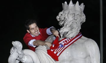 El Atleti ya celebró cien años de vida el 26 de abril de 2003. Los festejos incluyeron una procesión de 40 mil aficionados desde la fuente de Neptuno hasta el Vicente Calderón, portando una bandera de mil 500 metros de longitud, un partido de veteranos del Atlético y del Athletic de Bilbao, así como la publicación del himno del Centenario compuesto por Joaquín Sabina.