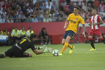 Fernando Torres ante Iraizoz. 