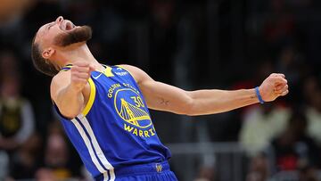 ATLANTA, GEORGIA - FEBRUARY 03: Stephen Curry #30 of the Golden State Warriors reacts after a dunk by Trayce Jackson-Davis #32 against the Atlanta Hawks during the fourth quarter at State Farm Arena on February 03, 2024 in Atlanta, Georgia. NOTE TO USER: User expressly acknowledges and agrees that, by downloading and/or using this photograph, user is consenting to the terms and conditions of the Getty Images License Agreement.   Kevin C. Cox/Getty Images/AFP (Photo by Kevin C. Cox / GETTY IMAGES NORTH AMERICA / Getty Images via AFP)