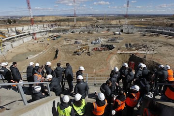 Los jugadores del Atlético visitaron las obras en 2014.