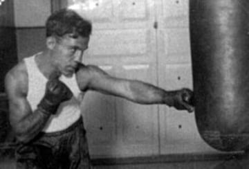 Baltasar "Sangchili" fue el primer boxeador español que se convirtió en campeón del mundo. El 1 de junio de 1935 en la plaza de toros de Valencia, Sangchili venció por puntos en 15 asaltos al panameño Alf Brown proclamándose campeón mundial del peso gallo versión IBU.