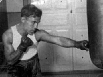 Baltasar "Sangchili" fue el primer boxeador español que se convirtió en campeón del mundo. El 1 de junio de 1935 en la plaza de toros de Valencia, Sangchili venció por puntos en 15 asaltos al panameño Alf Brown proclamándose campeón mundial del peso gallo versión IBU.