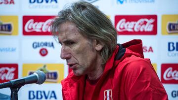 MIA007. MIAMI (EE.UU.), 22/03/2018.- El entrenador de la selecci&oacute;n peruana de f&uacute;tbol, el argentino Ricardo Gareca, participa en una rueda de prensa hoy, jueves 22 de marzo de 2018, en el estadio Hard Rock de Miami (EE.UU.). Las selecciones d