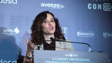 La presidenta de la Comunidad de Madrid, Isabel Díaz Ayuso, interviene en la II Cumbre Empresarial Comunidad de Madrid-Comunidad Valenciana, en el Real Casino de Madrid, a 12 de diciembre de 2023, en Madrid (España). La Cumbre está centrada en los ámbitos del transporte y la logística, así como la movilidad y la energía. La Asociación Valenciana de Empresarios (AVE) asegura que este encuentro sirve para "impulsar la colaboración entre regiones". Madrid es el principal mercado para las empresas de la Comunitat Valenciana en territorio español, y de Madrid dependen hasta un tercio de todas las operaciones de compraventa de bienes y servicios que realizan las compañías valencianas dentro de España.
12 DICIEMBRE 2023;CUMBRE;MADRID;COMUNIDAD VALENCIANA;CUMBRE EMPRESARIAL;ECONOMIA
Gustavo Valiente / Europa Press
12/12/2023