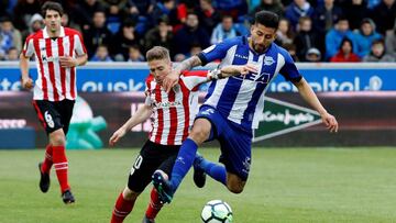Iker Muniain con Guillermo Maripán.