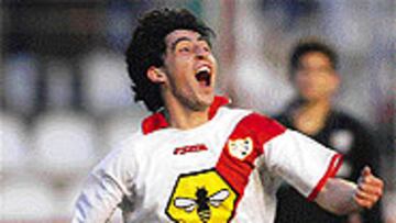 <b>EN LA BUENA LINEA</B>. Peragón le ha cogido el gusto a marcar. Lo ha hecho en dos partidos consecutivos.