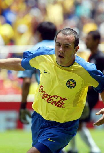 El 'Temo' jugó en México para el América, Necaxa, Veracruz, Santos y Puebla. Anotó 141 goles.