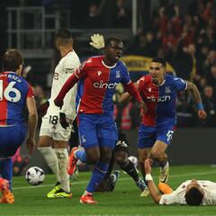 Crystal Palace humilla al United con dos asistencias de Muñoz