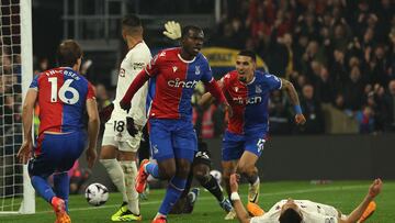 Crystal Palace humilla al United con dos asistencias de Muñoz