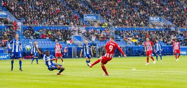 Torres no, Gameiro yes: penalty gives Atlético win at Alavés