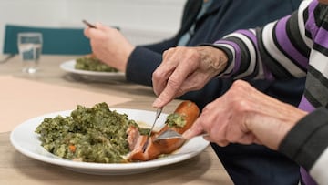 Un nuevo estudio científico pide a los jubilados que no coman solos por motivos de salud