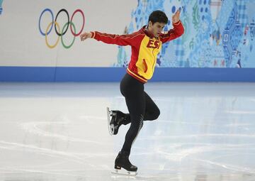 El patinador español publicó una fotografía en Instagram con su novio, una naturalidad que hizo que los medios no se centraran en su vida privada más que en su vida deportiva.