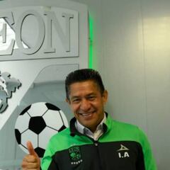 Ignacio Ambriz es presentado como nuevo técnico del León