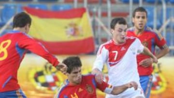 <b>BATALLADOR. </b>Javi Martínez peleó como siempre en el centro del campo ante el conjunto Ruso.