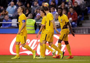 Los jugadores celebran el 0-1 de Thomas.