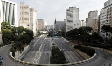 La misma gran avenida de Sao Paulo en Brasil durante un partido de la selección brasileña.