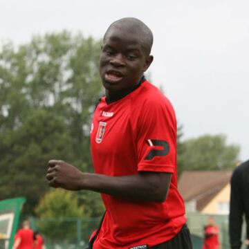 Su salto en Francia lo daría con el Caen y el resto es historia. Hoy por hoy es uno de los futbolistas más completos, talentosos y queridos a nivel mundial.