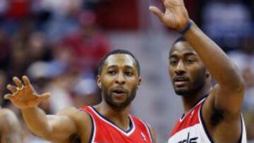  A.J. Price y John Wall celebran el triunfo de los Wizards.