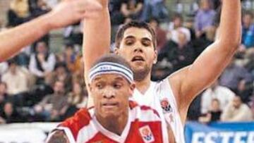 <b>DUELO DE COLOSOS. </b>Felipe Reyes contra Garcés, su sustituto en el Estu.