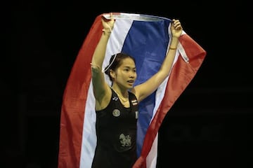 Ratchanok Intanon celebrates winning the Singapore Open.