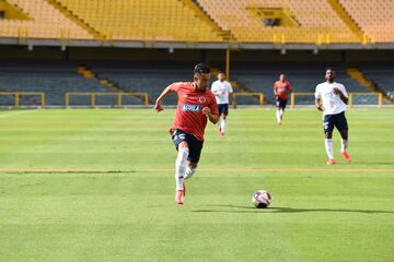 La Selección Colombia trabajó en el estadio El Campín en su tercer día de morfociclo convocado por Reinaldo Rueda. El DT dirigió la práctica de fútbol de los 26 jugadores que citó con el propósito de empezar a aplicar lo hecho los dos días anteriores.