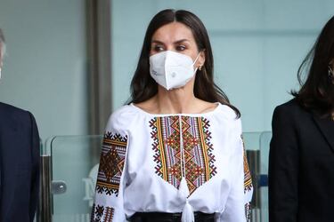 Sorochka, el detalle de la Reina Letizia en apoyo a Ucrania