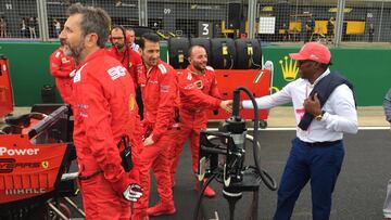 Y el padre de Hamilton tiene sonrisas para Ferrari…