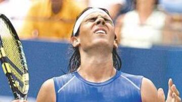 <b>SE ESCAPÓ DE LAS MANOS. </b>El juego de ataque de James Blake, un tiroteo de saques y subidas, dejó sin soluciones a Rafa Nadal.