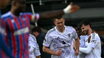 Follow all the EPL action as it happens from Selhurst Park, as Crystal Palace hosts Manchester United today, Sunday November 30.