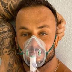 Un 'influencer' negacionista del coronavirus muere por COVID-19