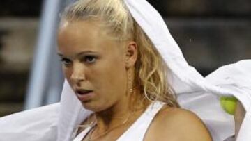 Wozniacki tumba a Zvonareva en la final