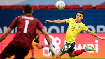 Rafael Santos Borré está teniendo una buena Copa América con la Selección Colombia. En los últimos partidos ha sido titular y podría repetir ante Argentina