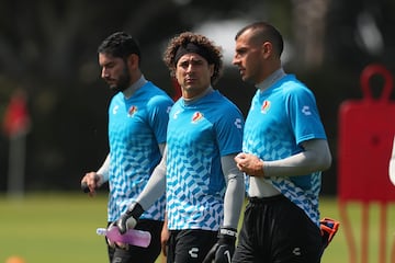 Jesús Corona, Guillermo Ochoa y Nahuel Guzmán 