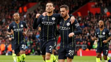 David Silva y Bernardo Silva celebran el gol del Manchester City. 