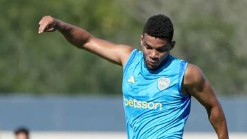 Frank Fabra en un entrenamiento de Boca Juniors.