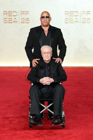Vin Diesel y Michael Caine posan en la alfombra roja del Red Sea International Film Festival (RSIFF) celebrado en Yeda.