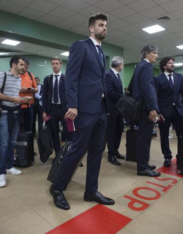 Llegada de la Selección al aeropuerto de Krasnodar. Gerard Piqué.