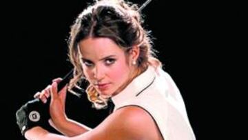 <b>Beatriz Recari empezó económicas, pero le pudo el golf</b> A los nueve años empezó con el piano, pero el golf llamó a su puerta con más fuerza. Empezó la carrera de Económicas en Pamplona y lo dejó tras el primer curso para dedicarse al golf plenamente. Es profesional desde hace cuatro años. En este 2009 ha logrado su primera victoria europea (Finlandia). Es una de las mujeres más bellas del golf mundial.