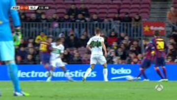 El Barça reclamó un penalti de Damián a Neymar en el 10'