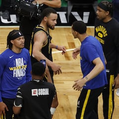 Curry praises Warriors resilience in leveling series